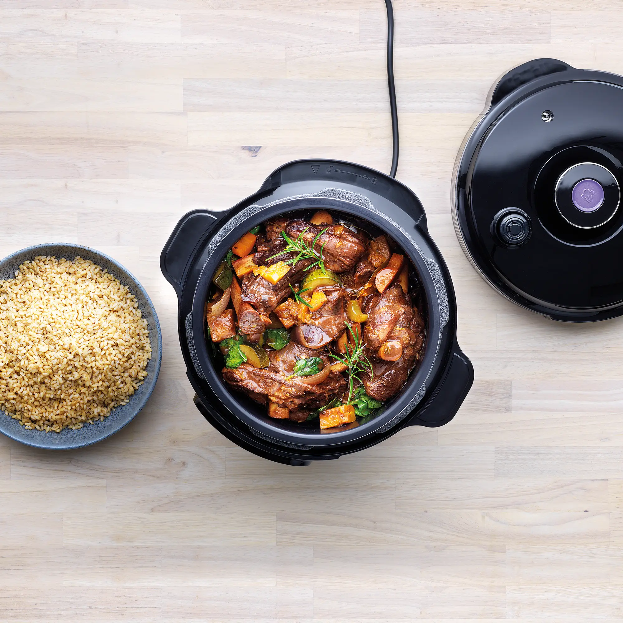 Tefal Home Chef Smart Multicooker CY601 Rice & Multicooker top down view with food inside pot