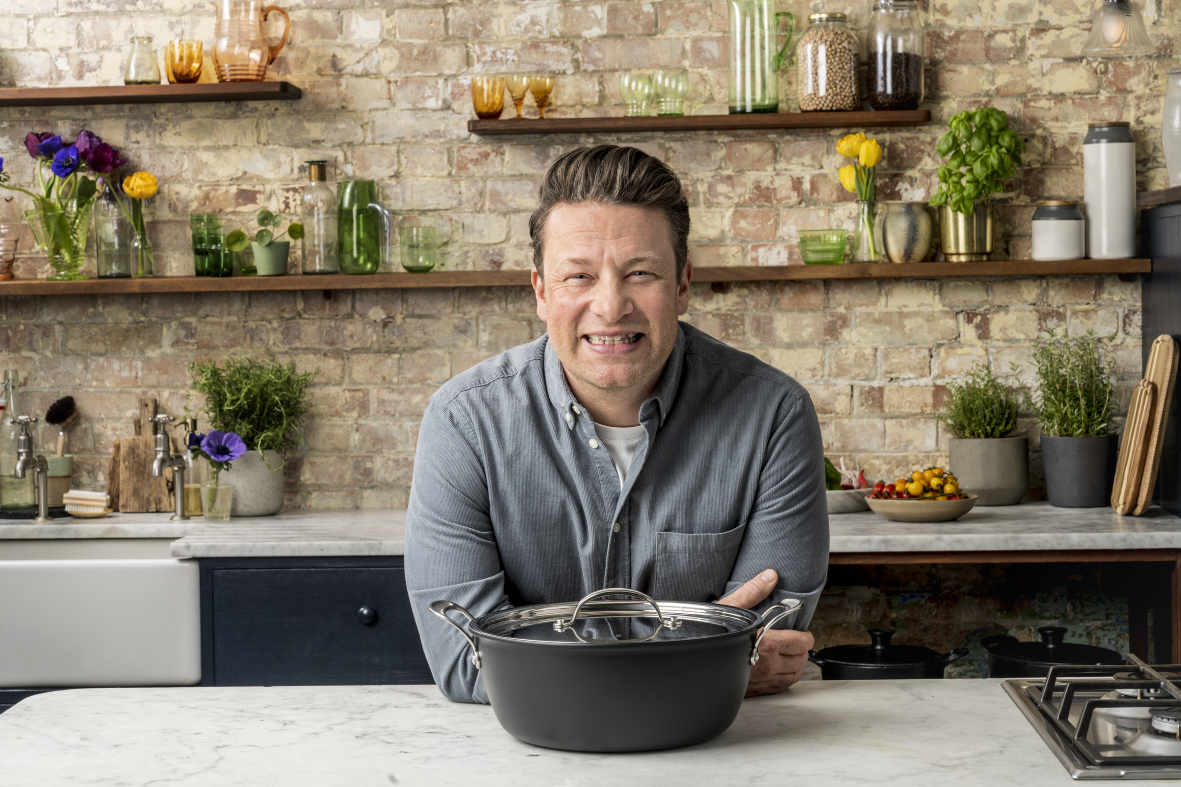 Jamie Oliver by Tefal Cooks Classic Induction Hard Anodised Big Batch Pan 30cm/7.2L + Lid