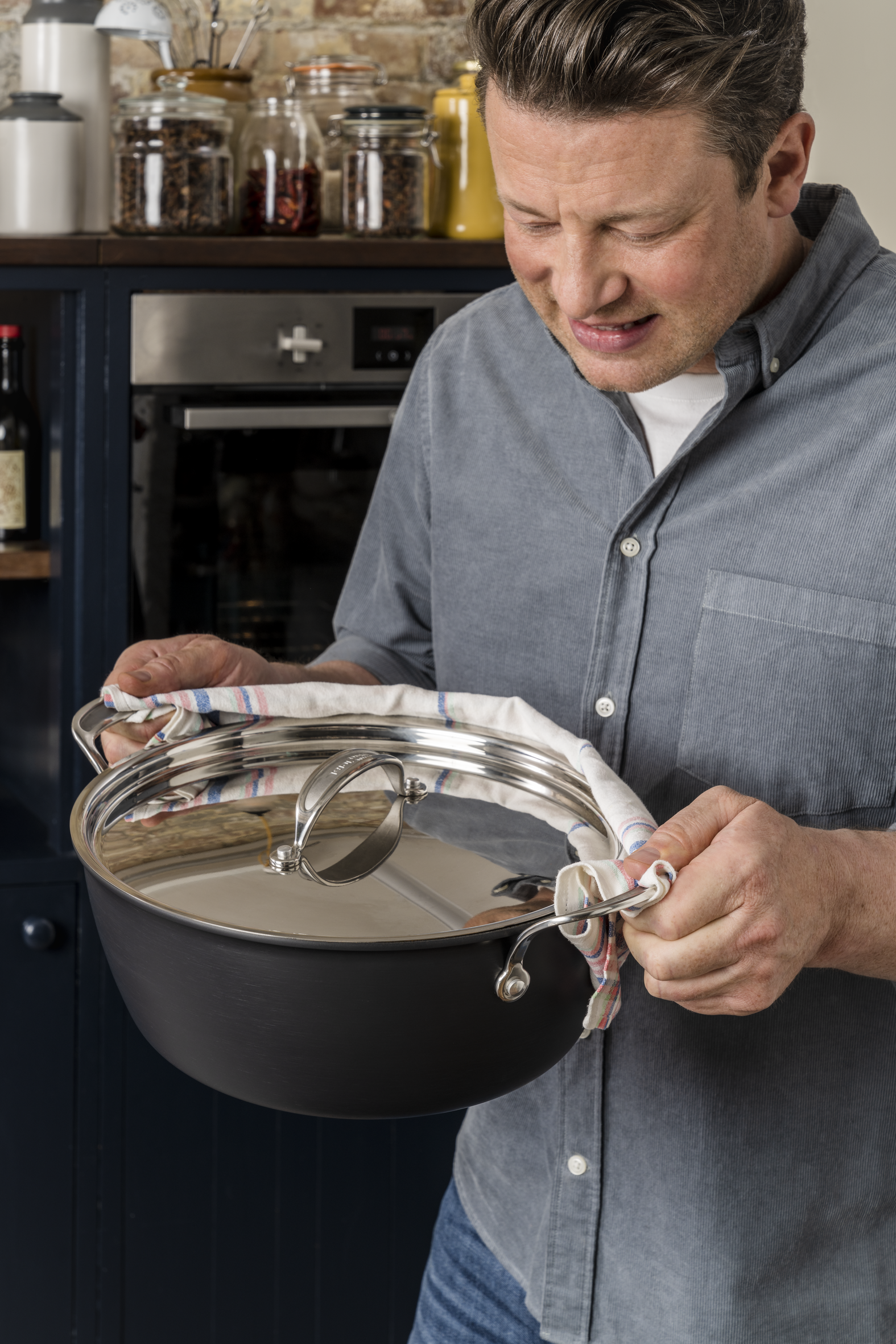 Jamie Oliver by Tefal Cooks Classic Induction Hard Anodised Big Batch Pan 30cm/7.2L + Lid